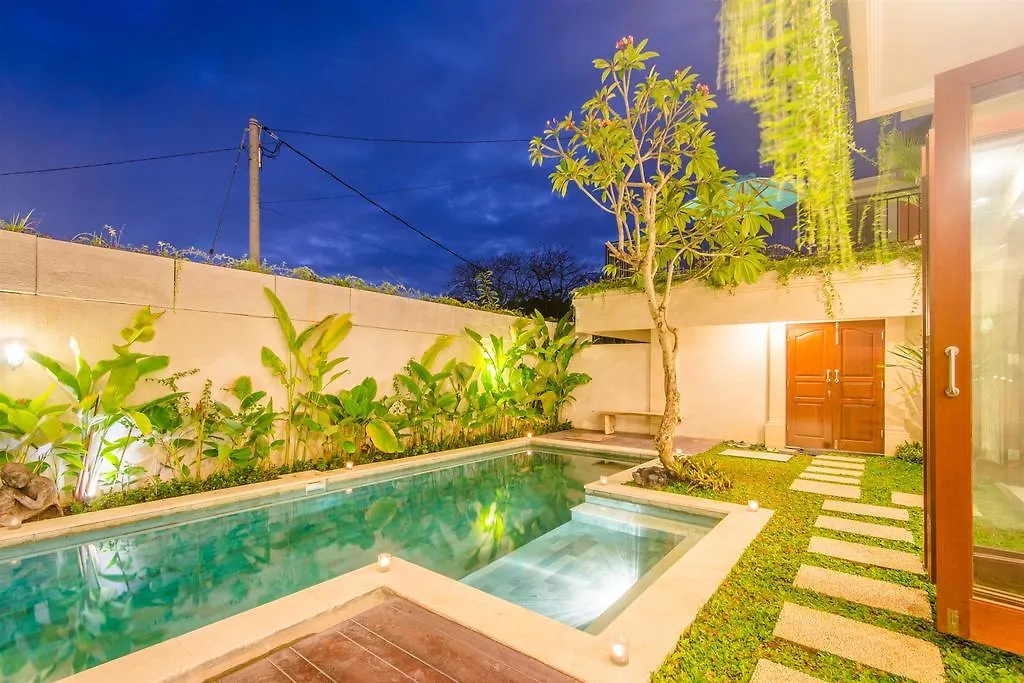 Villa Tepi Sungai Legian