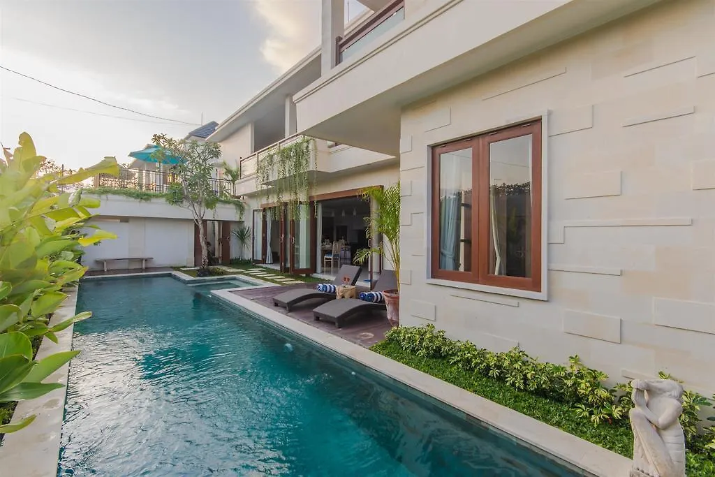 Villa Tepi Sungai Legian
