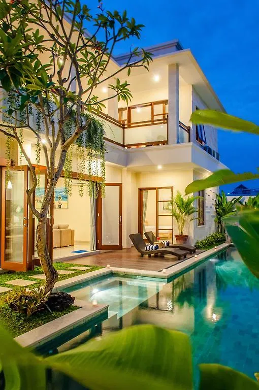 Villa Tepi Sungai Legian