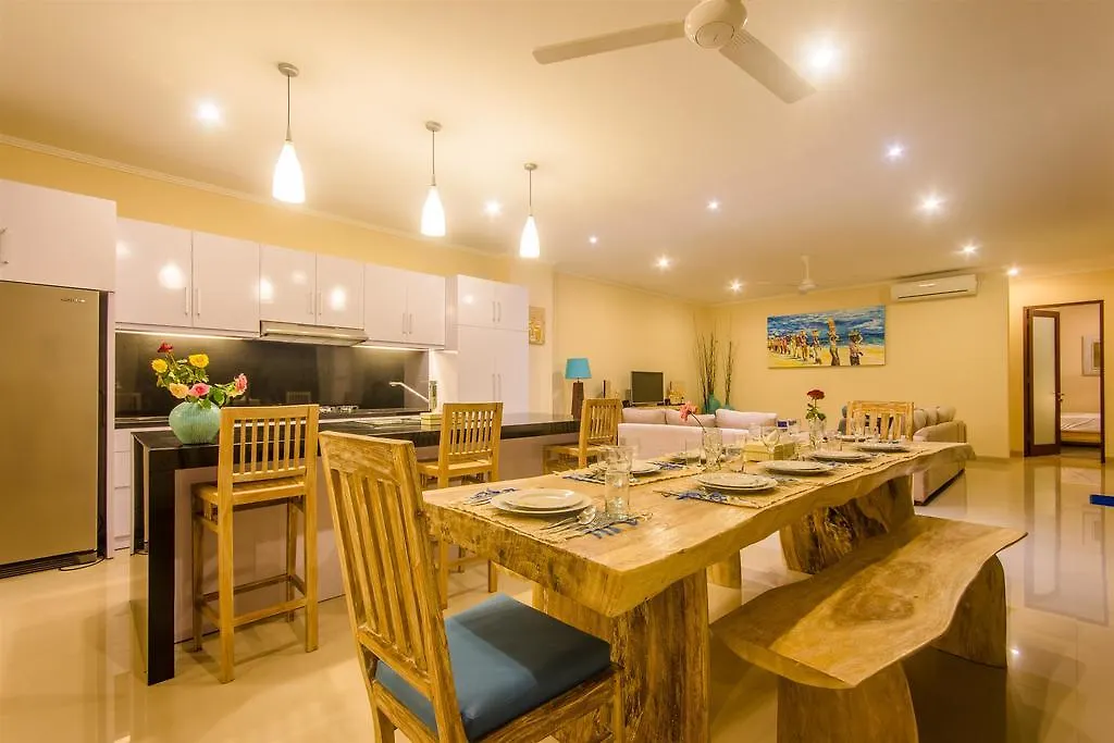 Villa Tepi Sungai Legian
