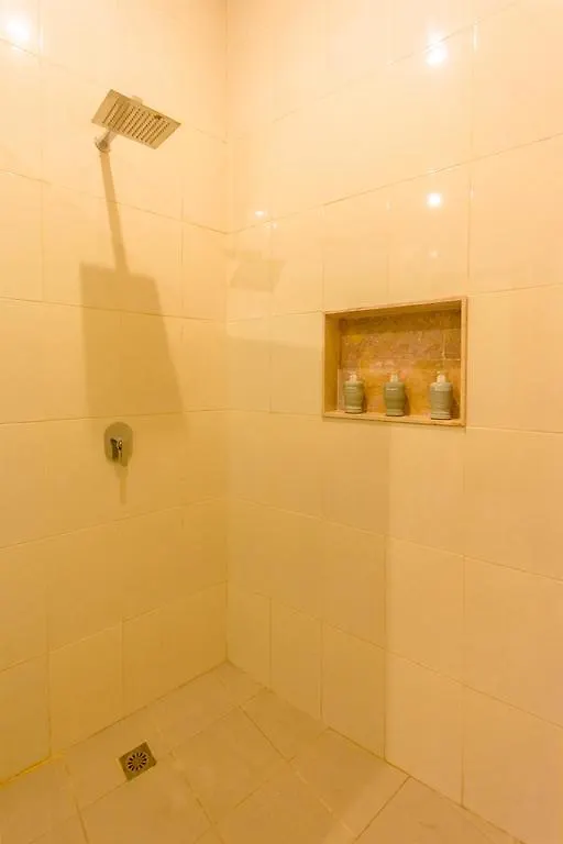Villa Tepi Sungai Legian